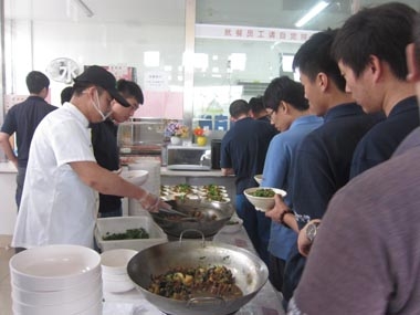 甲方员工排队选餐 甲方员工排队选餐